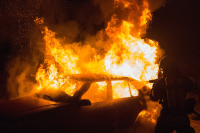 Feuer zerstÃ¶rt 13 Autos am Haus Auensee